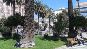 What is the main square in Valparaíso