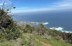 What are some popular hiking trails near Valparaíso